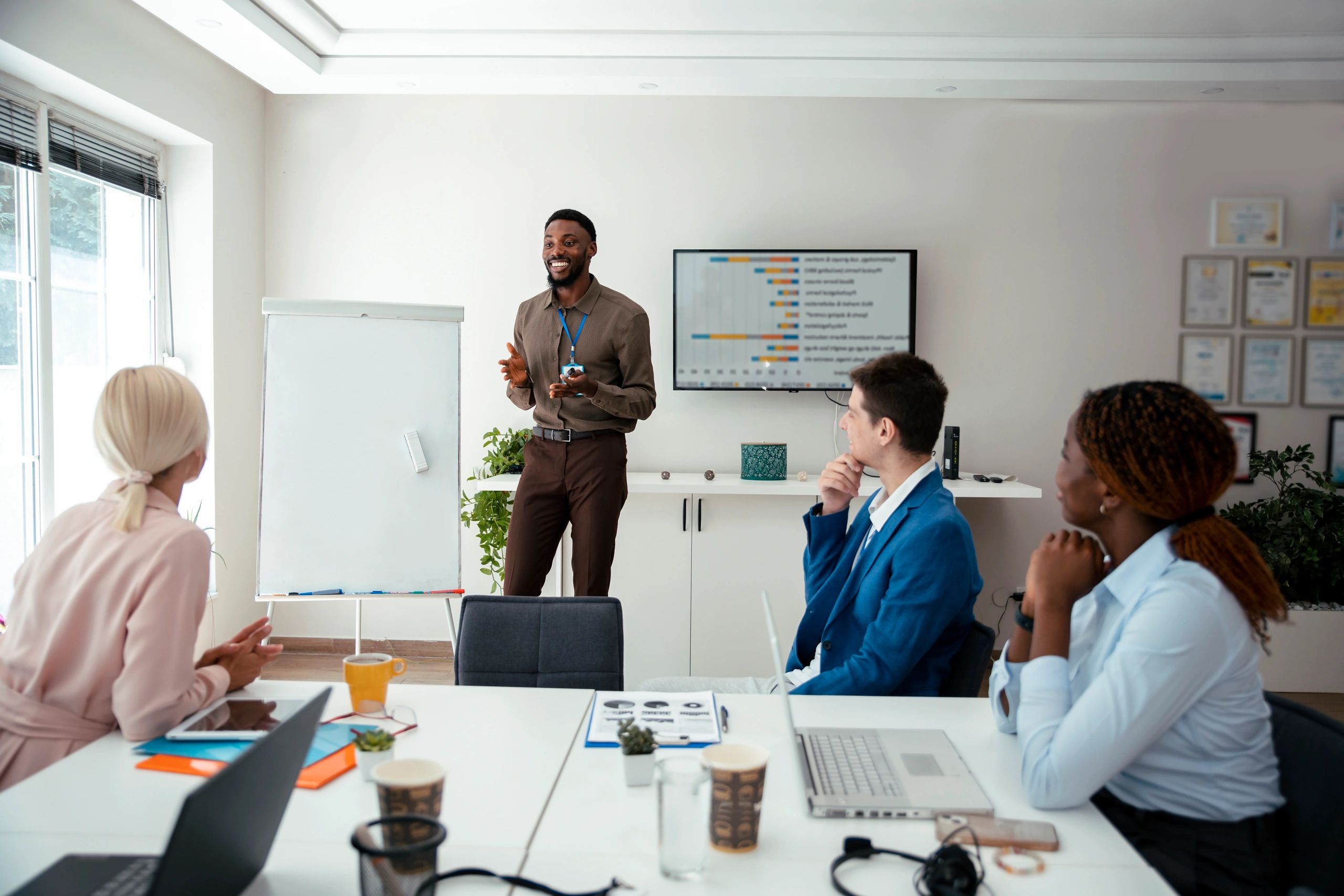 Speaker presenting to a group in a mentoring setting